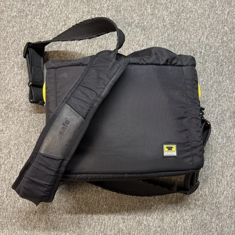Mountainsmith‎ Camera Bag Black Shoulder Case w/ Divider Inserts